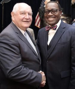 Akinwumi Adesina (r), President of the African Development Bank, with Sonny Perdue (l), US Secretary of Agriculture.